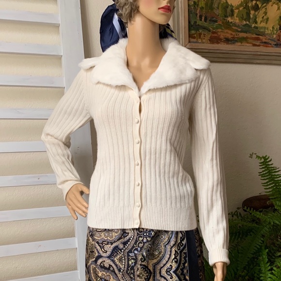 Ann Taylor 100% cashmere rabbit collar cardigan - Picture 3 of 7
